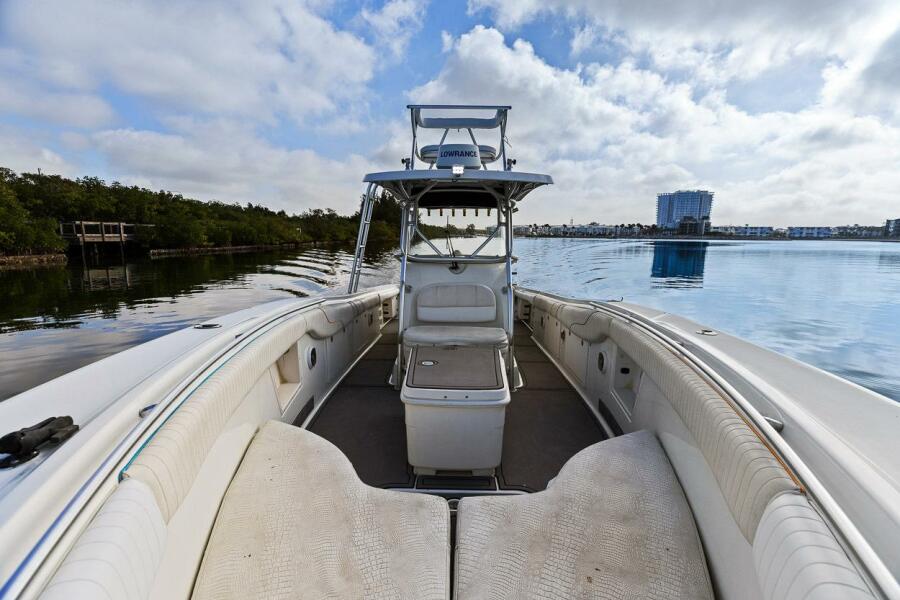 33' 2004 Hydra-Sports Vector 3300 CC