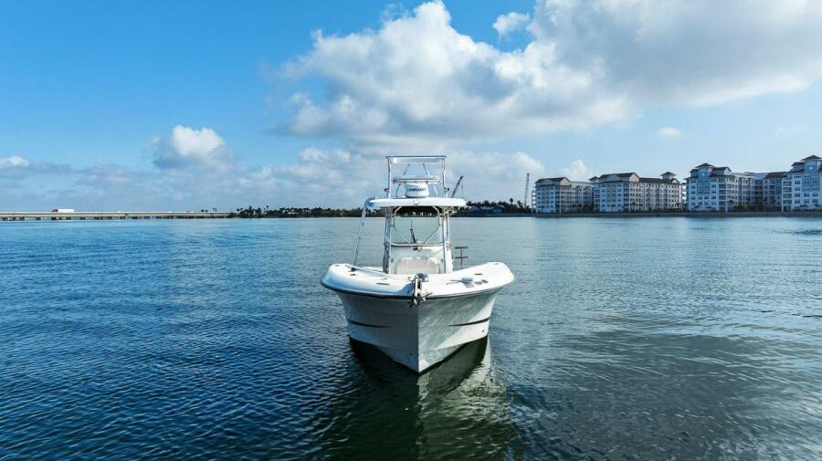 33' 2004 Hydra-Sports Vector 3300 CC