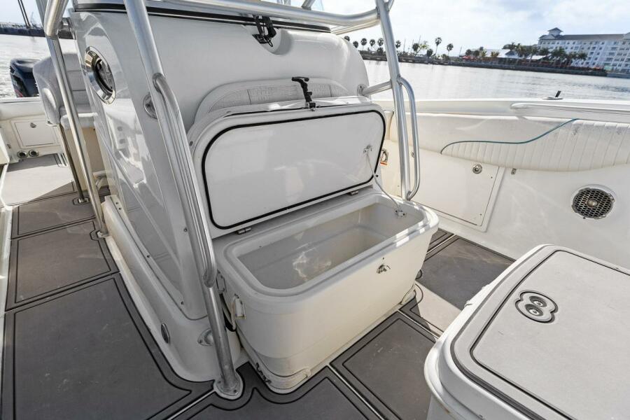 33' 2004 Hydra-Sports Vector 3300 CC