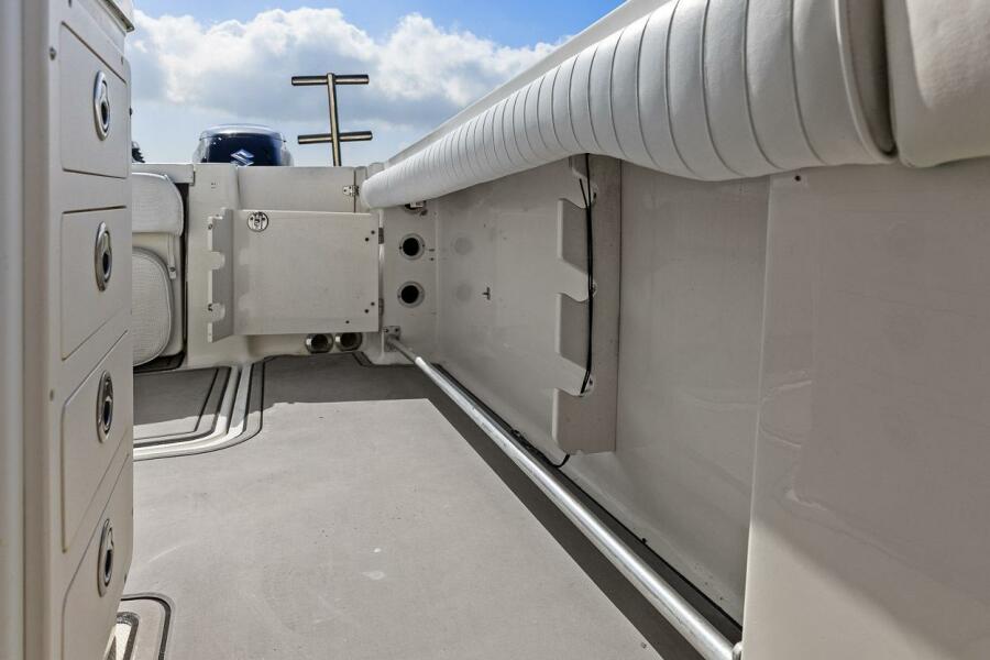 33' 2004 Hydra-Sports Vector 3300 CC