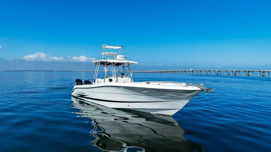 33' 2004 Hydra-Sports Vector 3300 CC