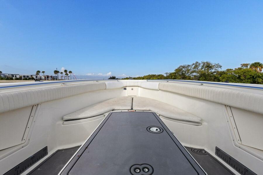 33' 2004 Hydra-Sports Vector 3300 CC