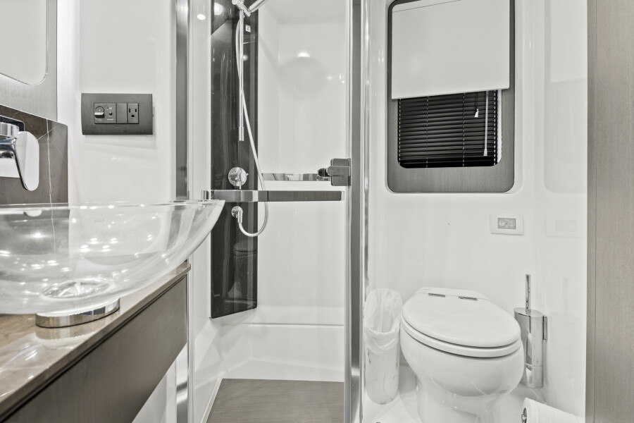 60' 2020 Azimut S6 Sportfly