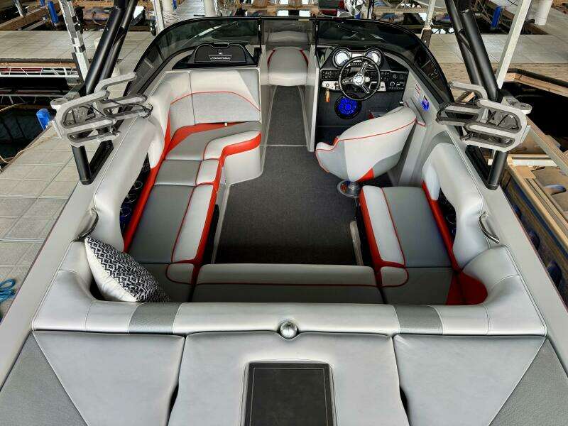 22ft Moomba Yacht For Sale