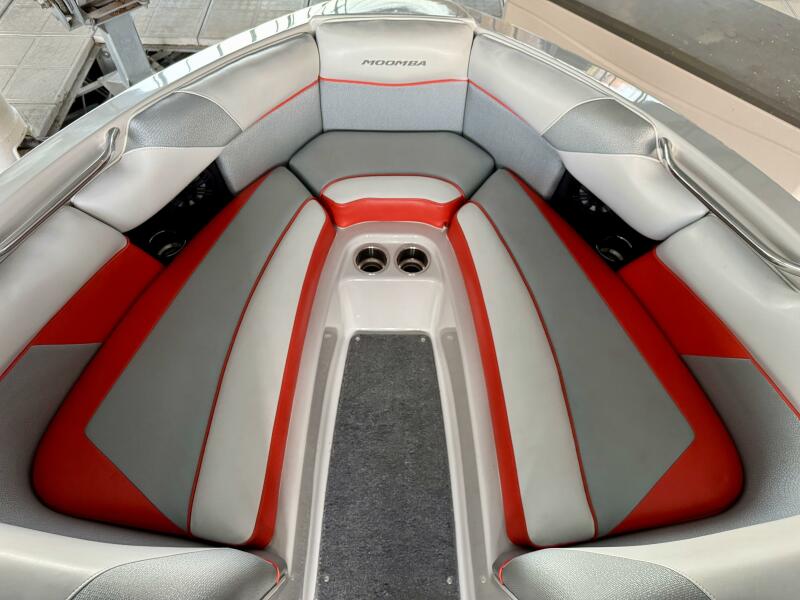 22' 2016 Moomba Craz