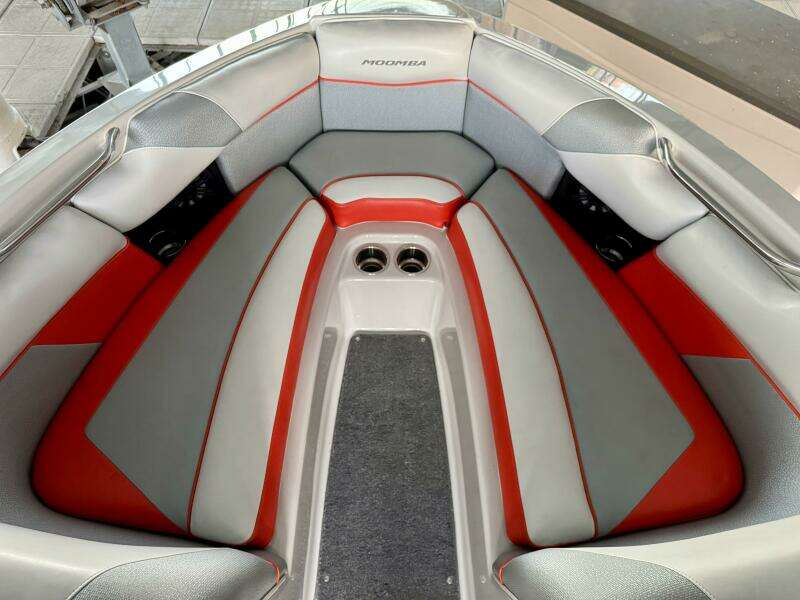 22ft Moomba Yacht For Sale