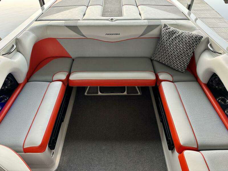 22ft Moomba Yacht For Sale