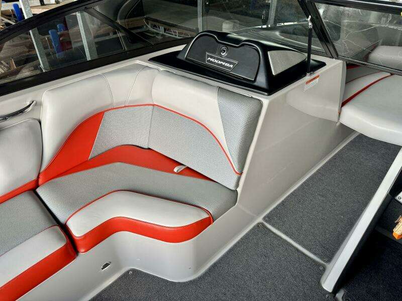 22ft Moomba Yacht For Sale