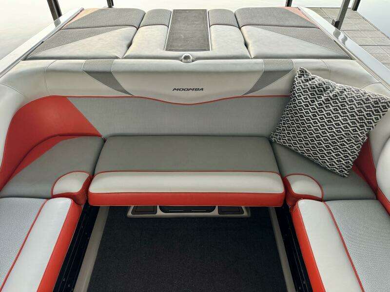 22ft Moomba Yacht For Sale