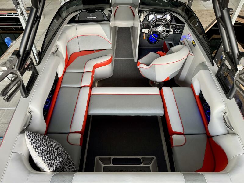 22' 2016 Moomba Craz