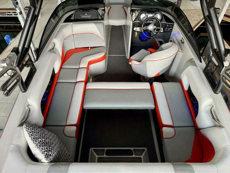 22ft Moomba Yacht For Sale