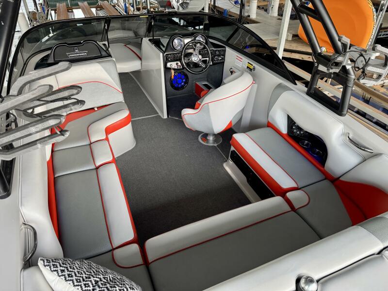 22' 2016 Moomba Craz