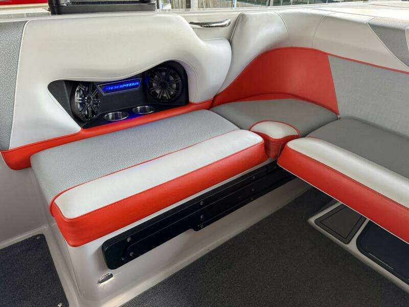 22ft Moomba Yacht For Sale