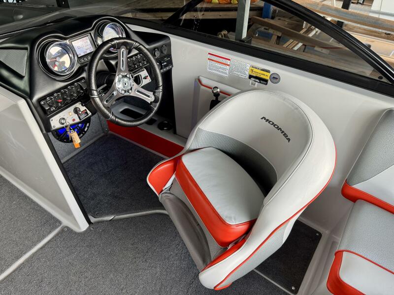 22' 2016 Moomba Craz