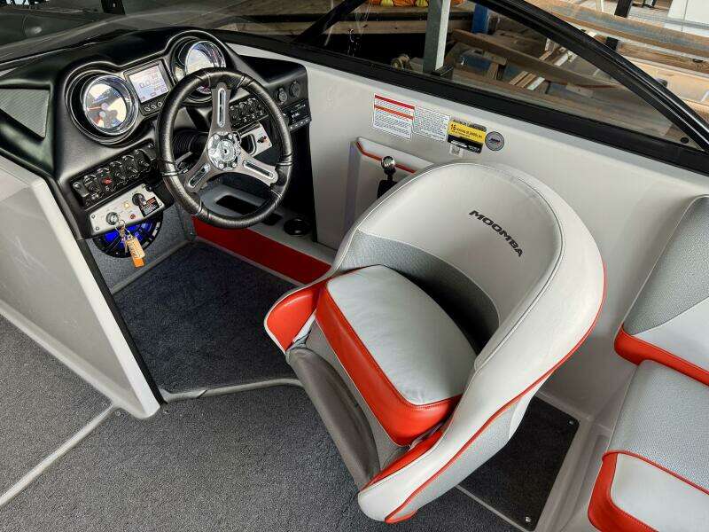 22ft Moomba Yacht For Sale