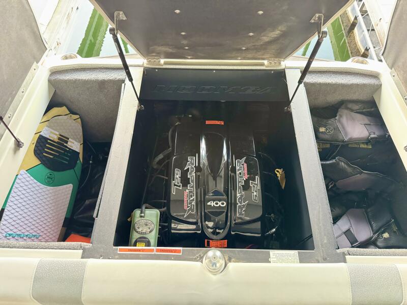 22' 2016 Moomba Craz