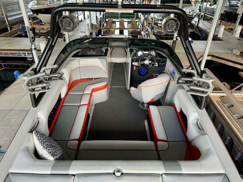 22ft Moomba Yacht For Sale