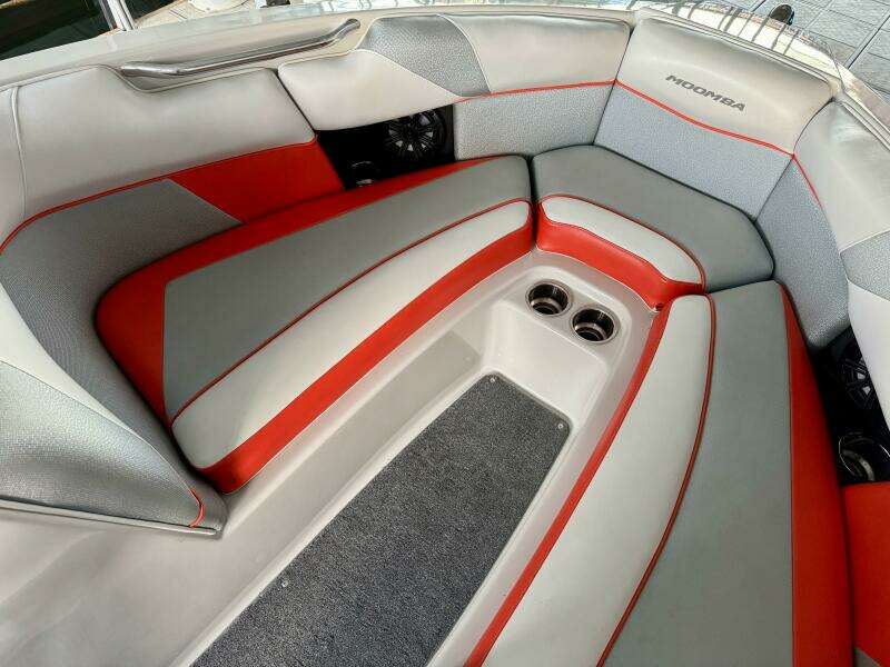 22ft Moomba Yacht For Sale