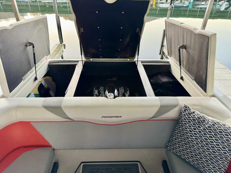 22' 2016 Moomba Craz