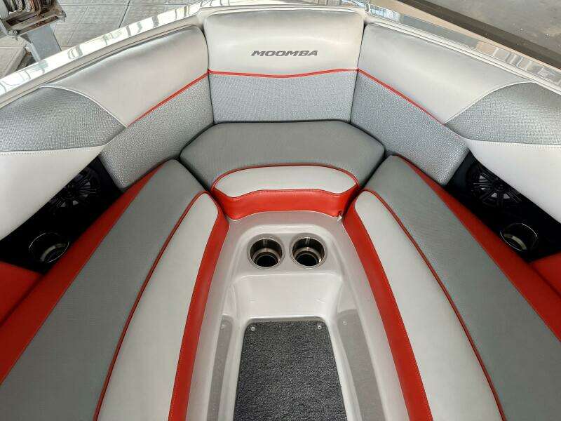 22ft Moomba Yacht For Sale