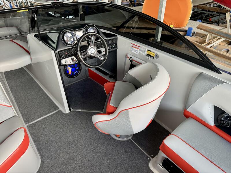 22' 2016 Moomba Craz