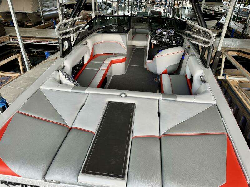 22ft Moomba Yacht For Sale