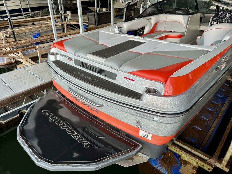 22ft Moomba Yacht For Sale