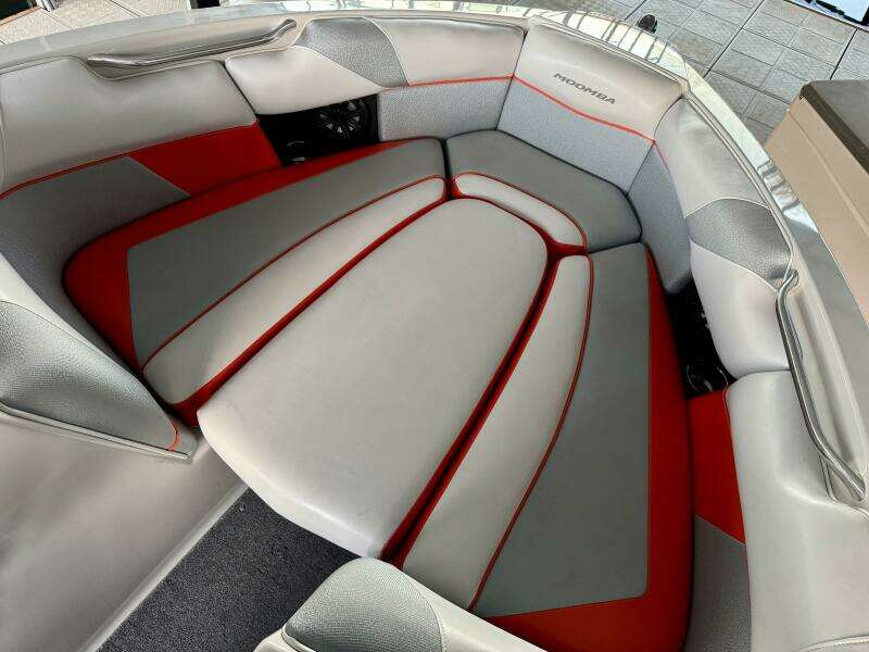 22ft Moomba Yacht For Sale