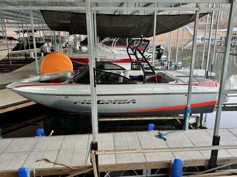 22ft Moomba Yacht For Sale