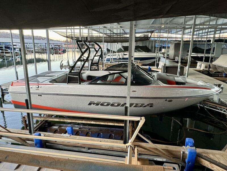 22ft Moomba Yacht For Sale