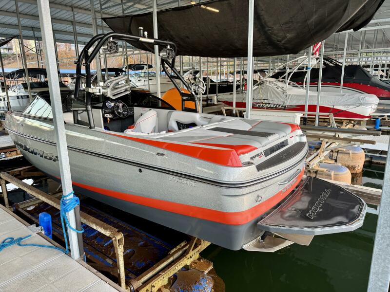 22' 2016 Moomba Craz