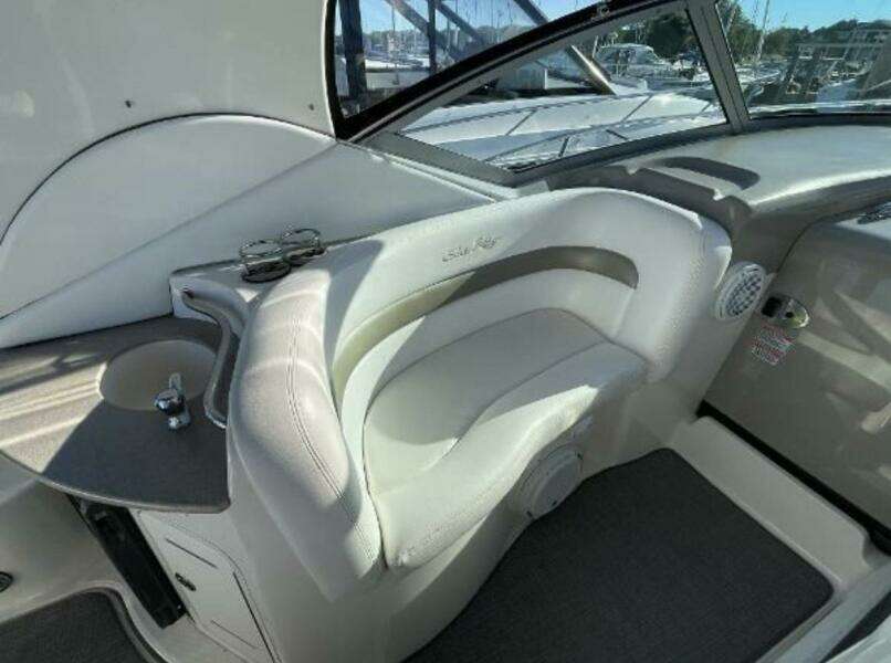 32ft Sea Ray Yacht For Sale