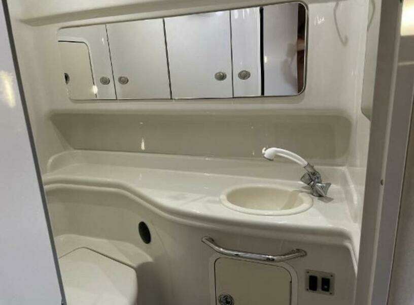 32ft Sea Ray Yacht For Sale