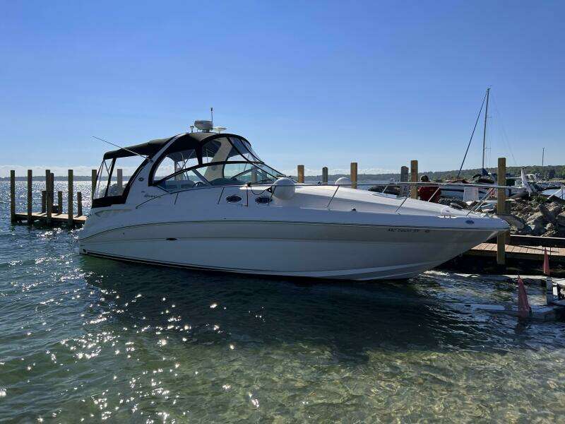 32ft Sea Ray Yacht For Sale
