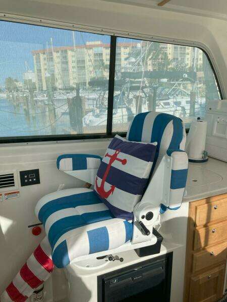 33ft Back Cove Yacht For Sale