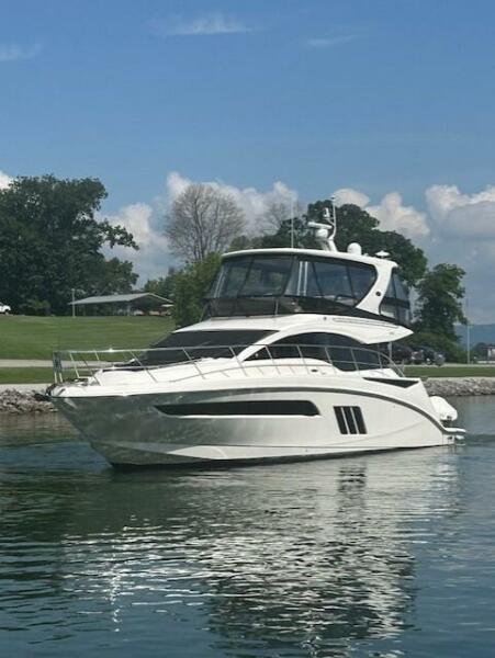 50' 2016 Sea Ray 510 FLY