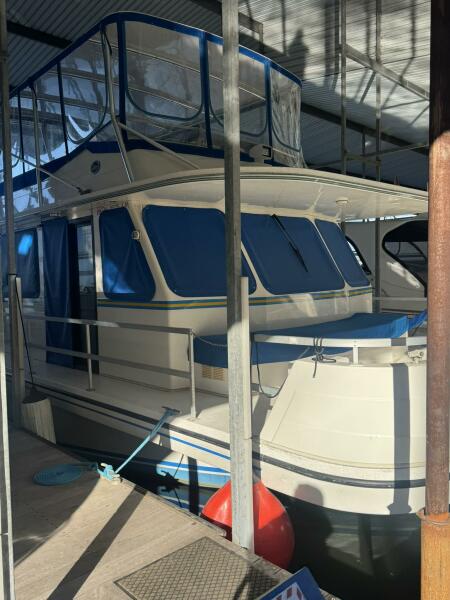 58' 2006 Gibson 5500 Series