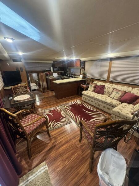 58' 2006 Gibson 5500 Series