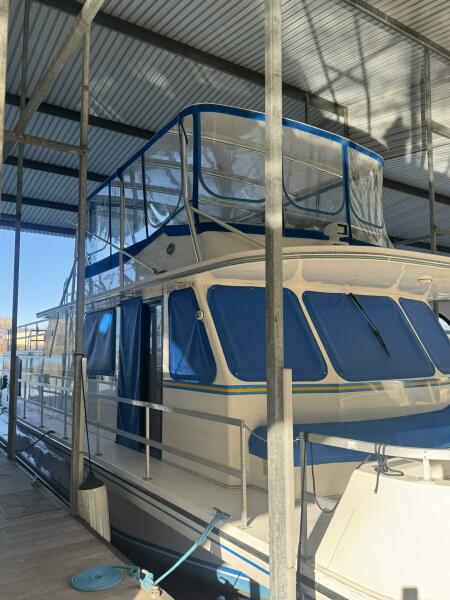 58' 2006 Gibson 5500 Series