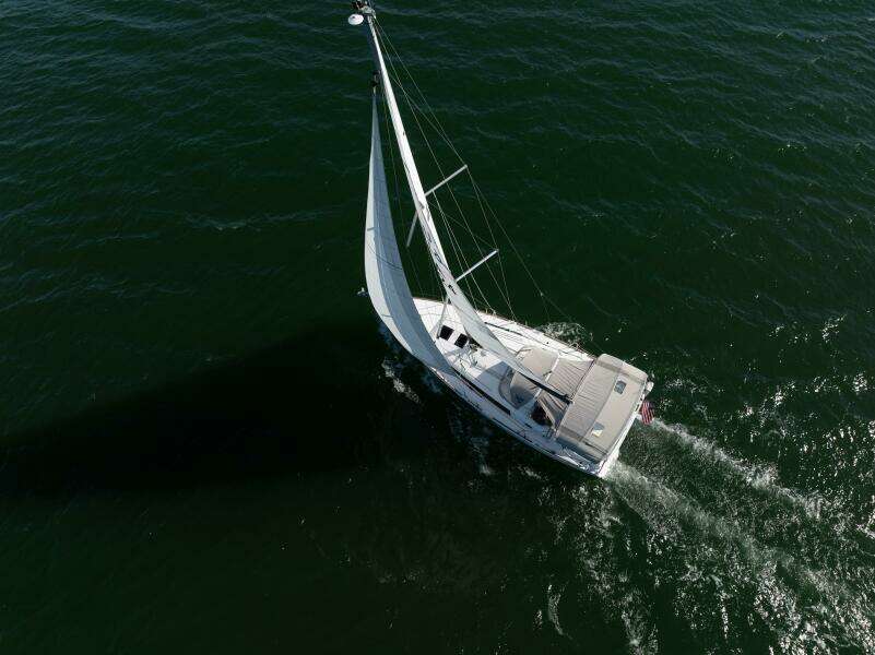 Fine Tuned 38ft Beneteau Yacht For Sale