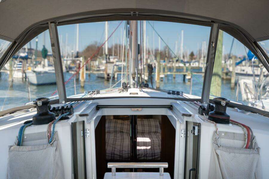Fine Tuned 38ft Beneteau Yacht For Sale