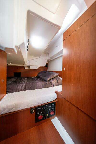 Fine Tuned 38ft Beneteau Yacht For Sale