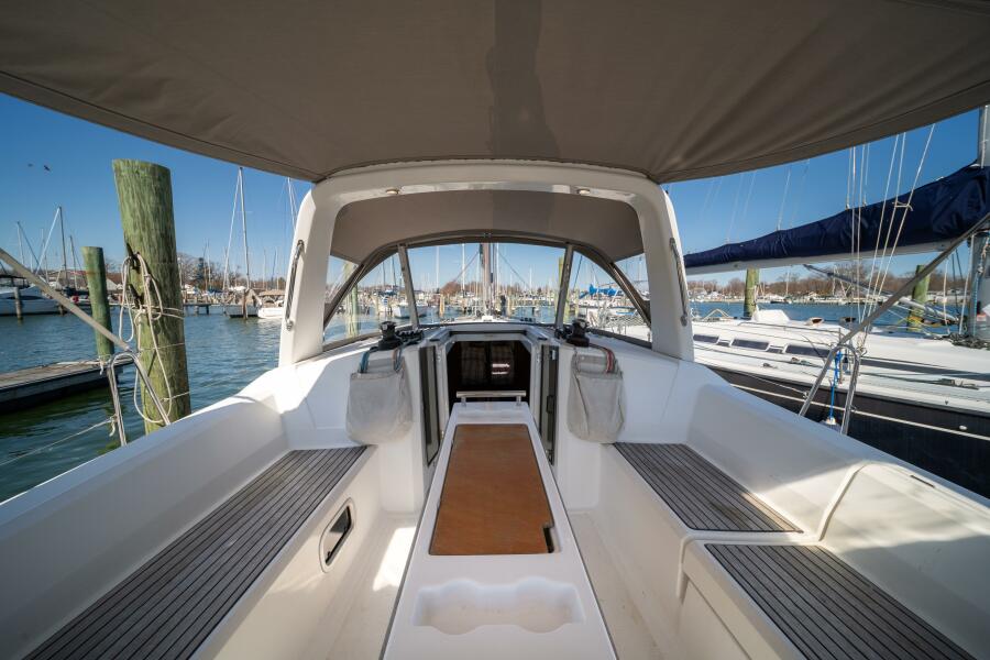 38' 2019 Beneteau Oceanis 38.1