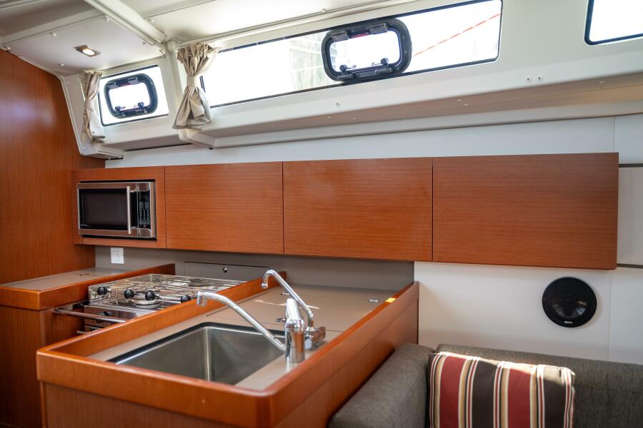 38' 2019 Beneteau Oceanis 38.1