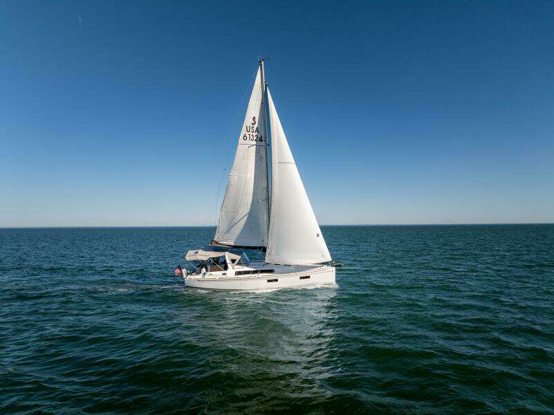 Fine Tuned 38ft Beneteau Yacht For Sale