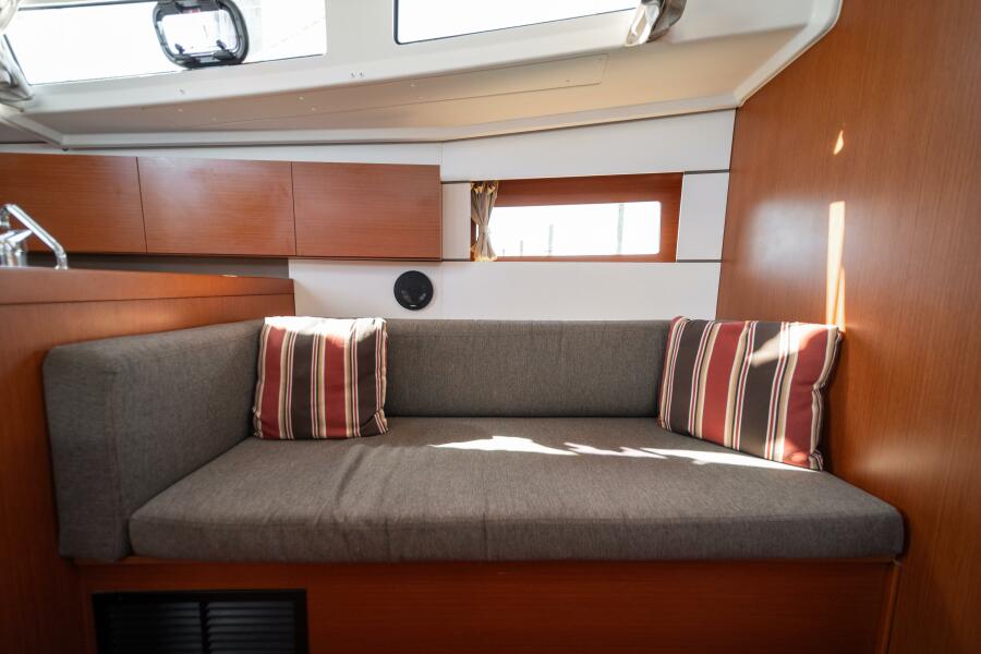 38' 2019 Beneteau Oceanis 38.1