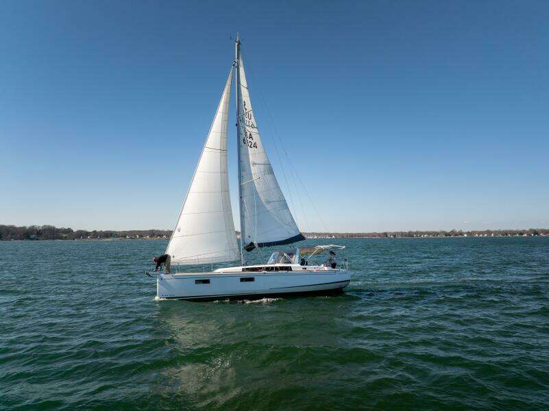 Fine Tuned 38ft Beneteau Yacht For Sale