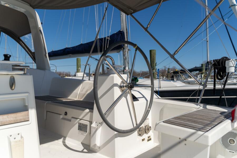 38' 2019 Beneteau Oceanis 38.1