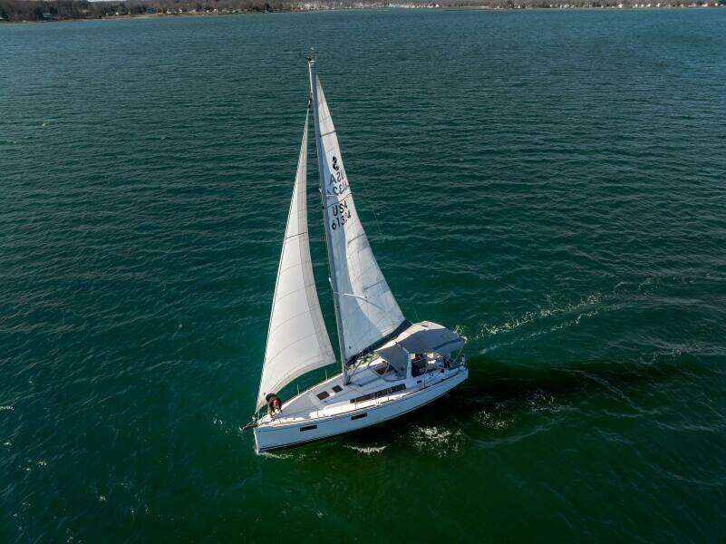 Fine Tuned 38ft Beneteau Yacht For Sale