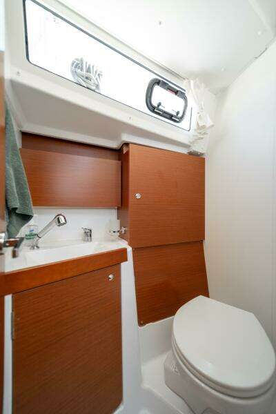 Fine Tuned 38ft Beneteau Yacht For Sale